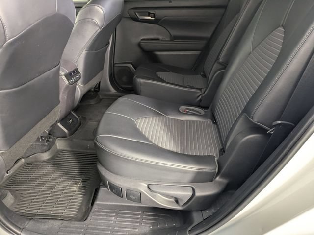 Used 2021 Toyota Highlander XSE AWD/4WD image 26