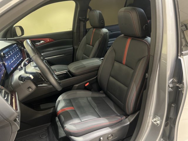 Used 2025 Chevrolet Traverse RS w/ LPO, Roadside Safety Package FWD image 19