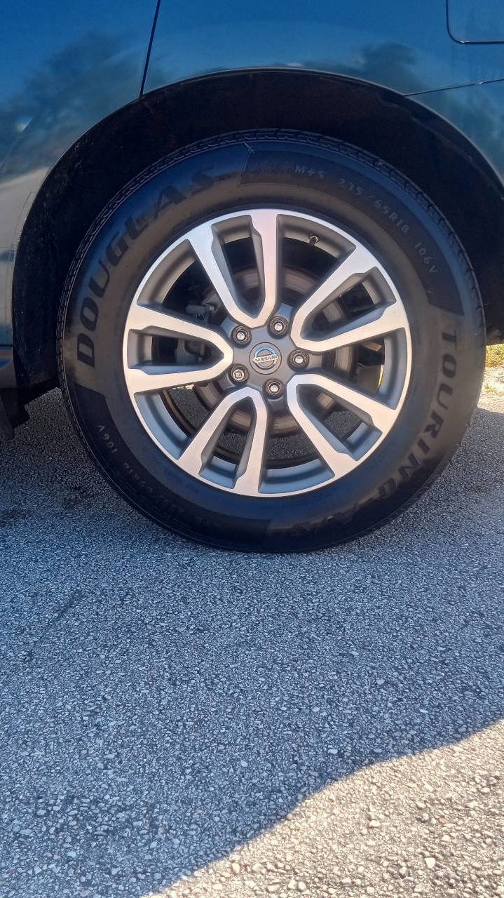 Used 2014 Nissan Pathfinder SV image 10