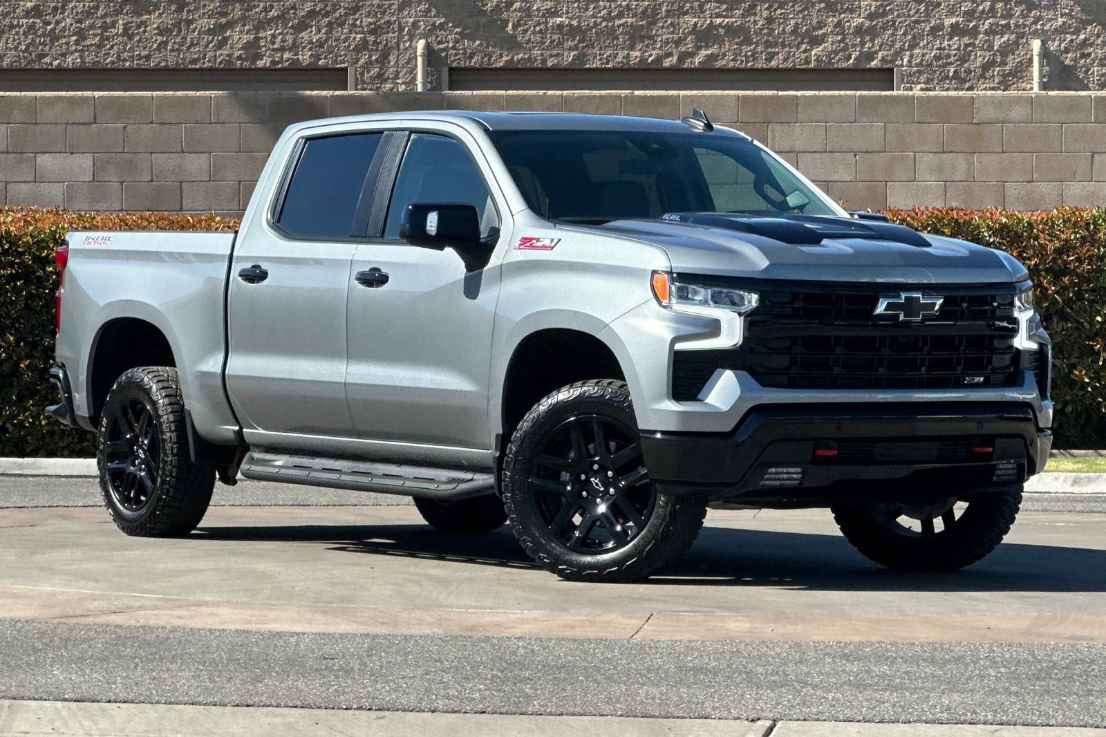 Used 2026 Chevrolet Silverado 1500 LT Trail Boss w/ LT Trail Boss Premium Package AWD/4WD image 2