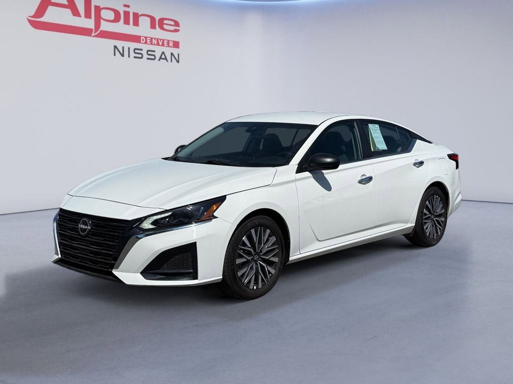 Used 2025 Nissan Altima 2.5 SV image 1