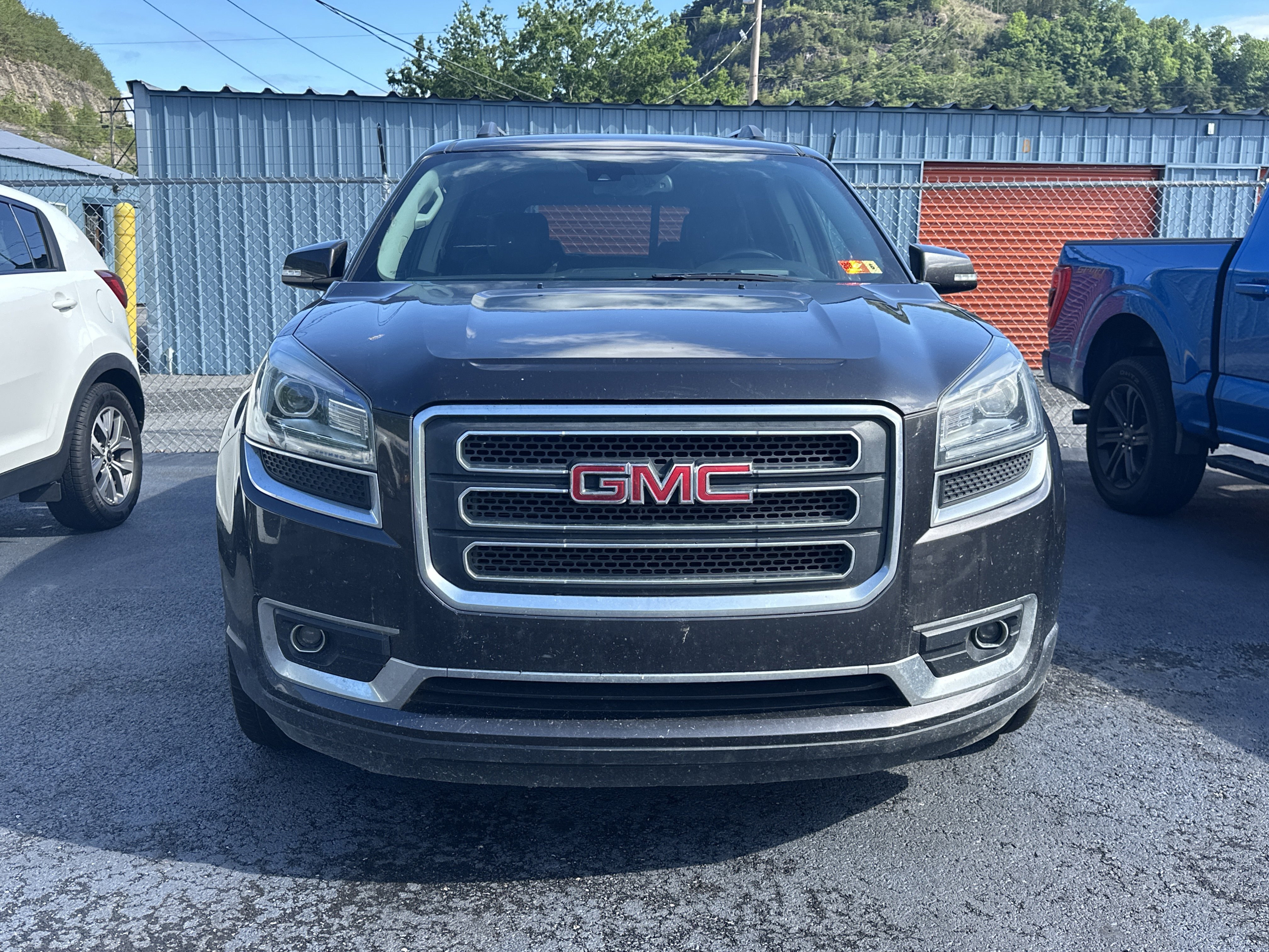 Used 2017 GMC Acadia Limited SLT AWD/4WD image 2