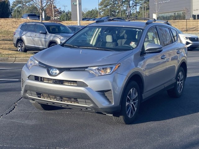 Used 2018 Toyota RAV4 LE image 2