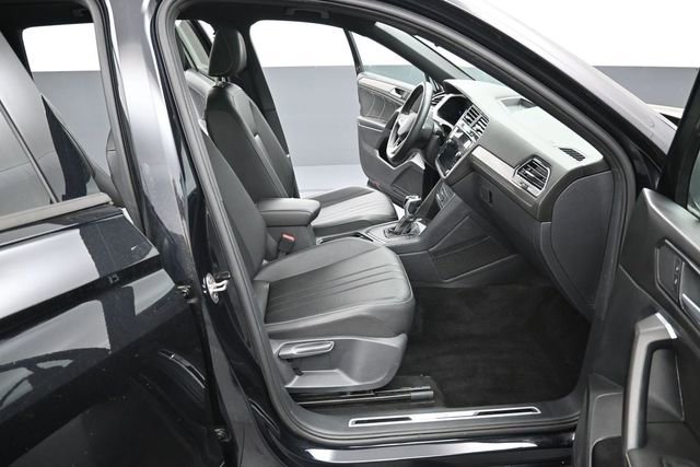 Used 2023 Volkswagen Tiguan SE R-Line FWD image 35