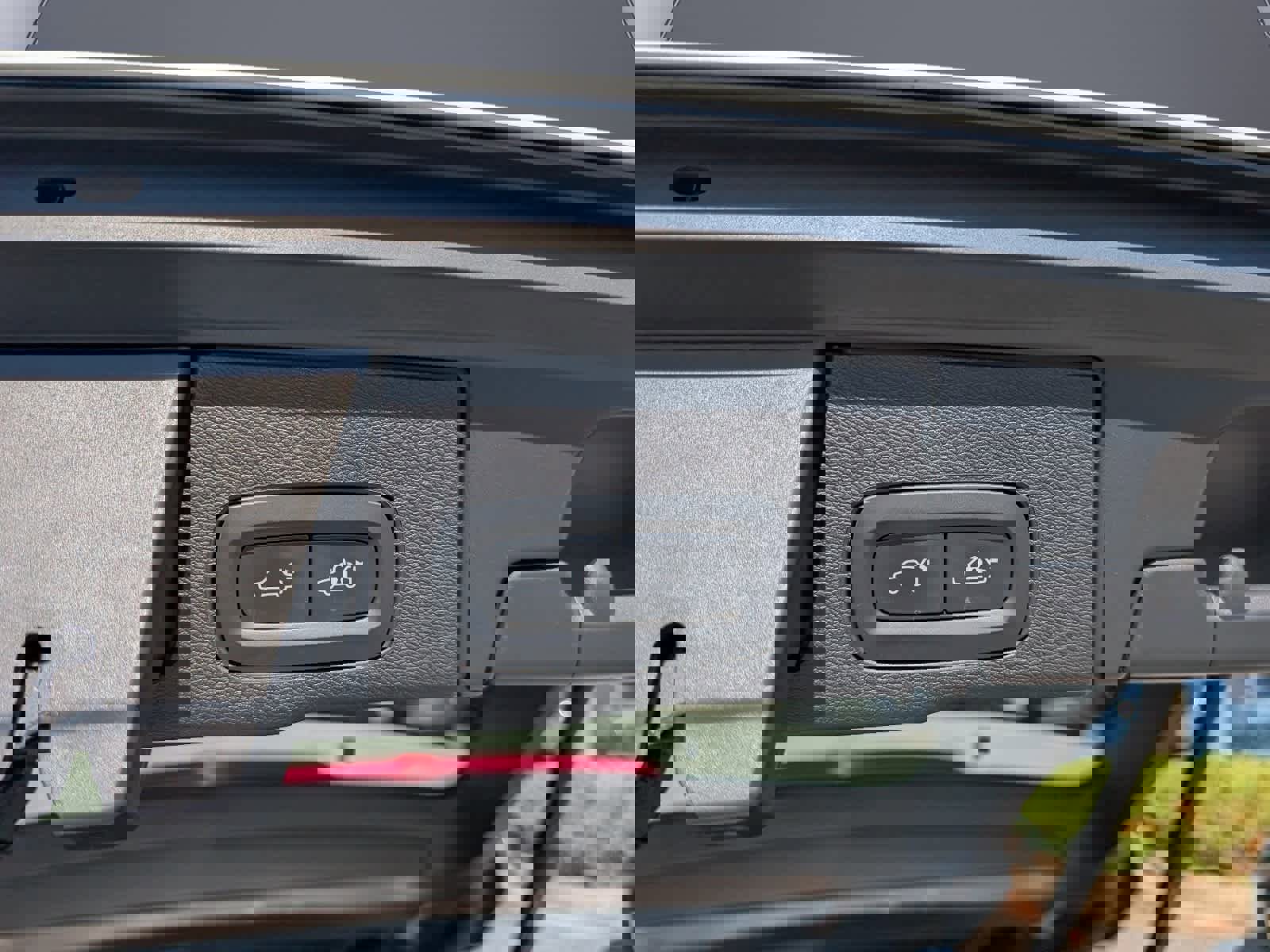 Used 2023 Volvo XC60 B5 Plus image 12