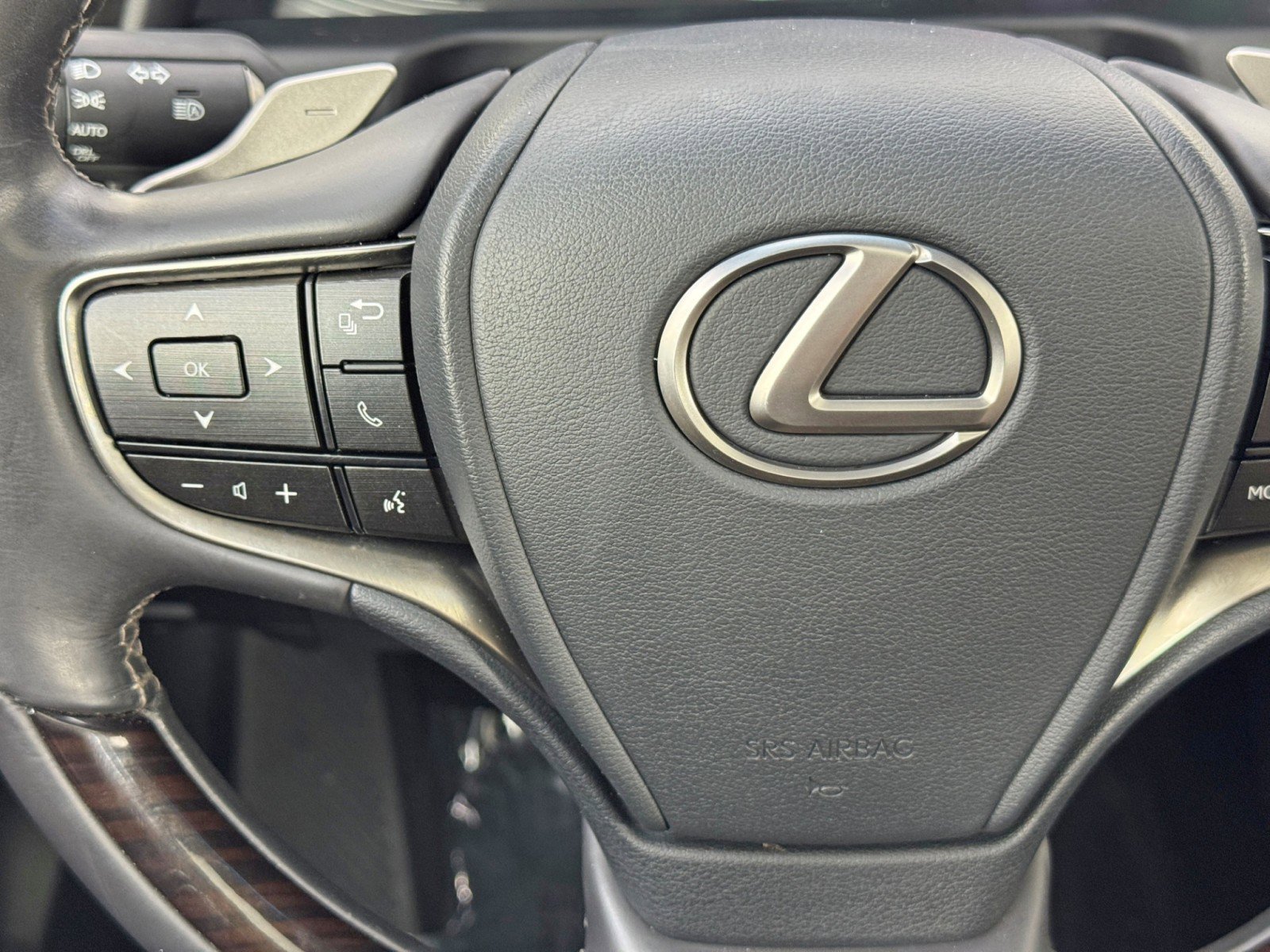 Used 2020 Lexus ES 300h w/ Premium Package image 21