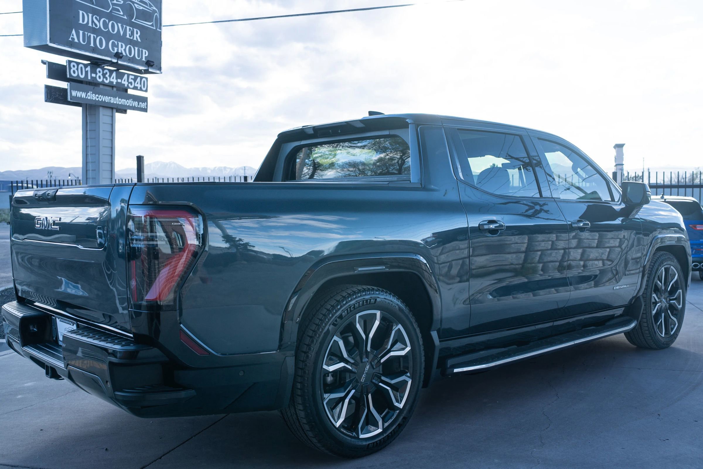 Used 2025 GMC Sierra EV Denali image 9