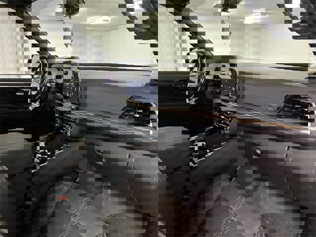 Certified 2025 Chevrolet Suburban High Country image 97