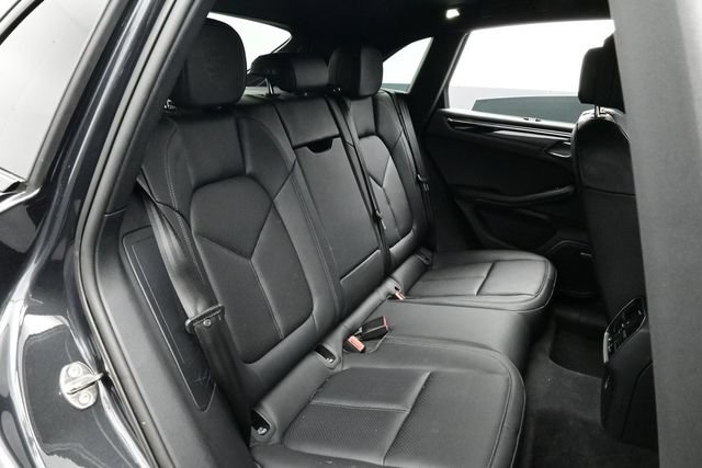 Certified 2025 Porsche Macan AWD/4WD image 15