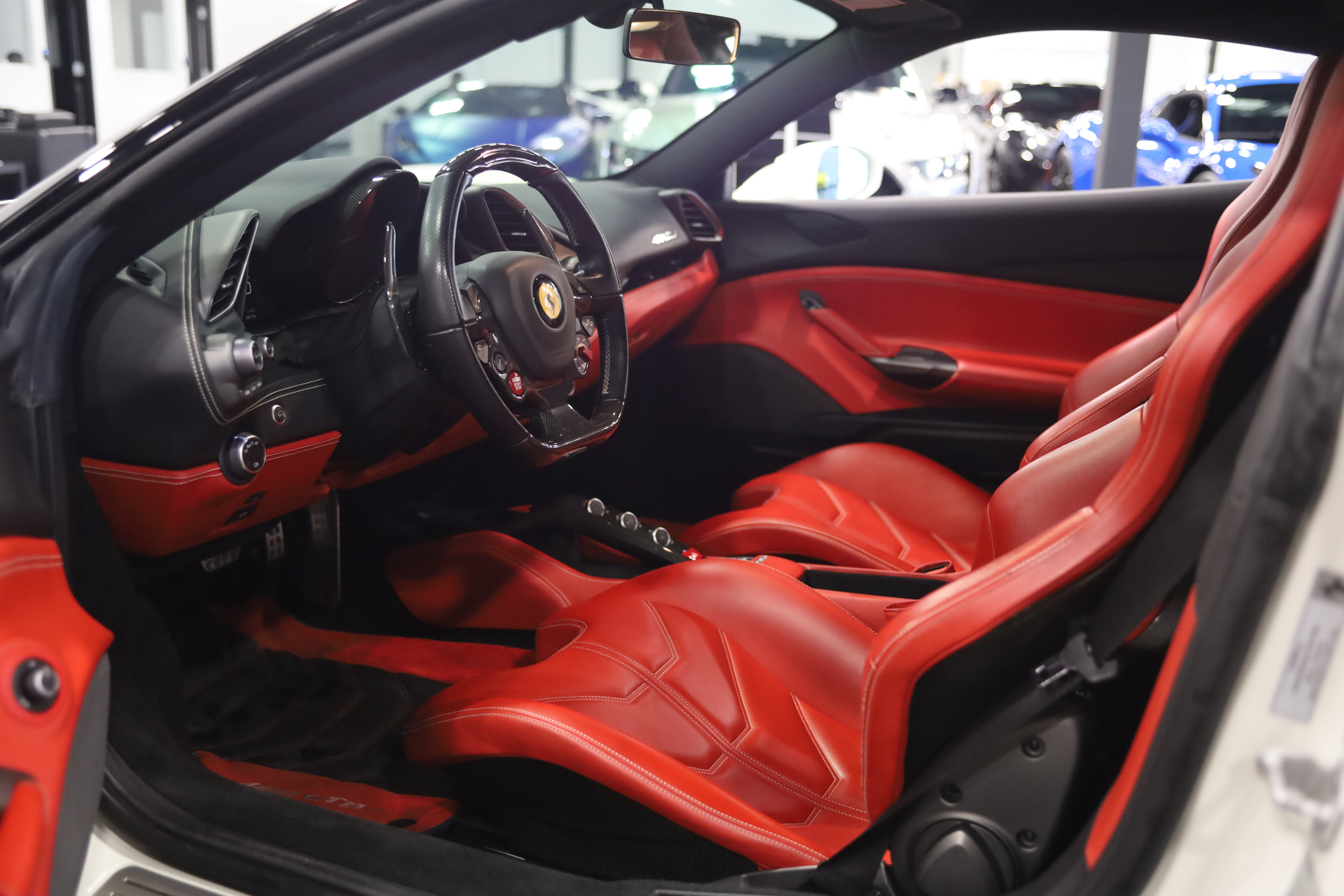 Used 2018 Ferrari 488 GTB RWD image 16