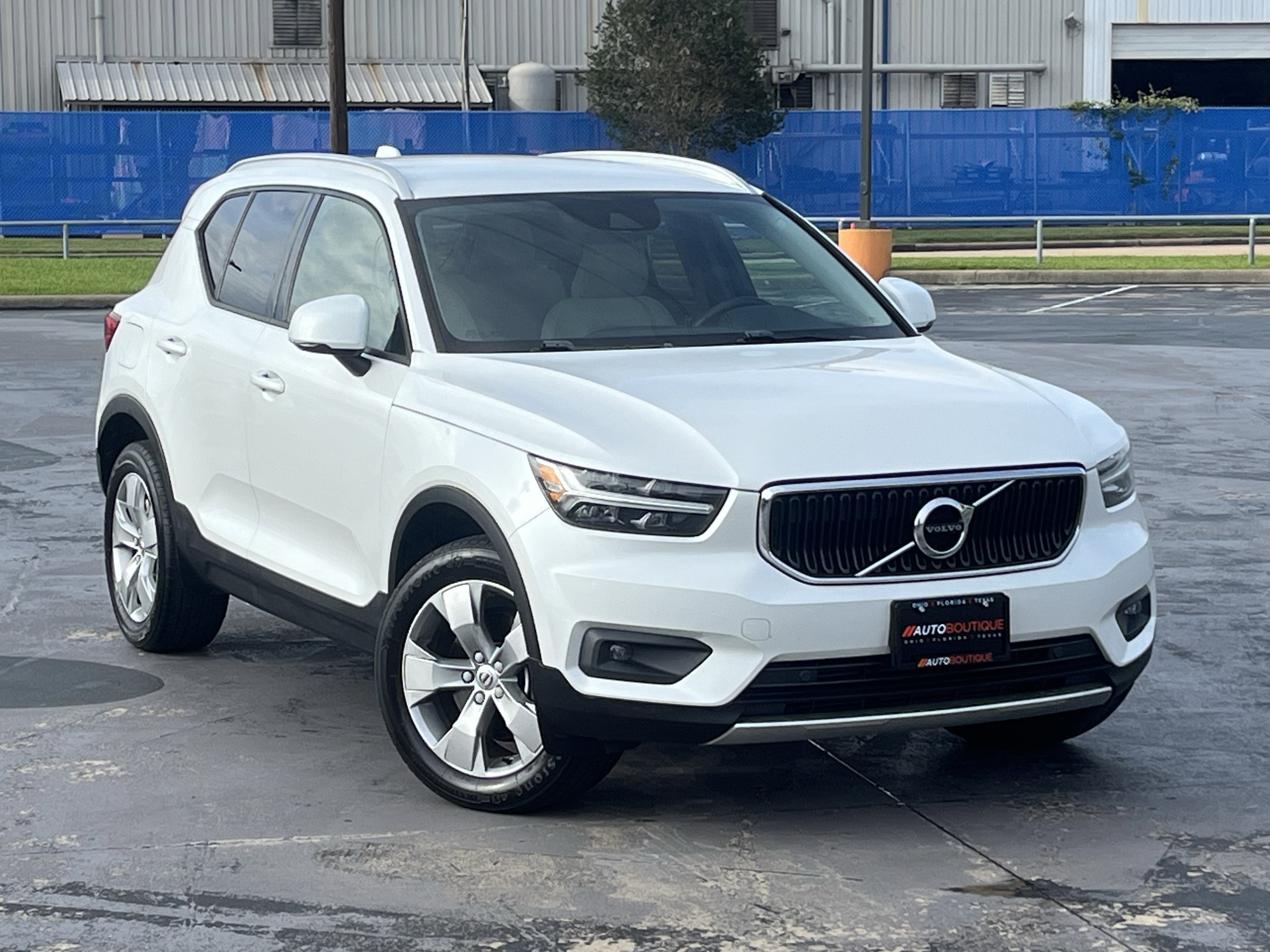 Used 2021 Volvo XC40 T5 Momentum AWD/4WD image 3