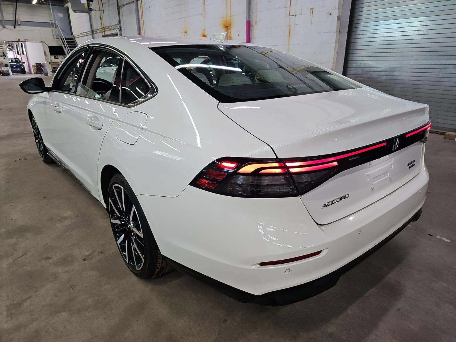 Used 2023 Honda Accord Touring image 5