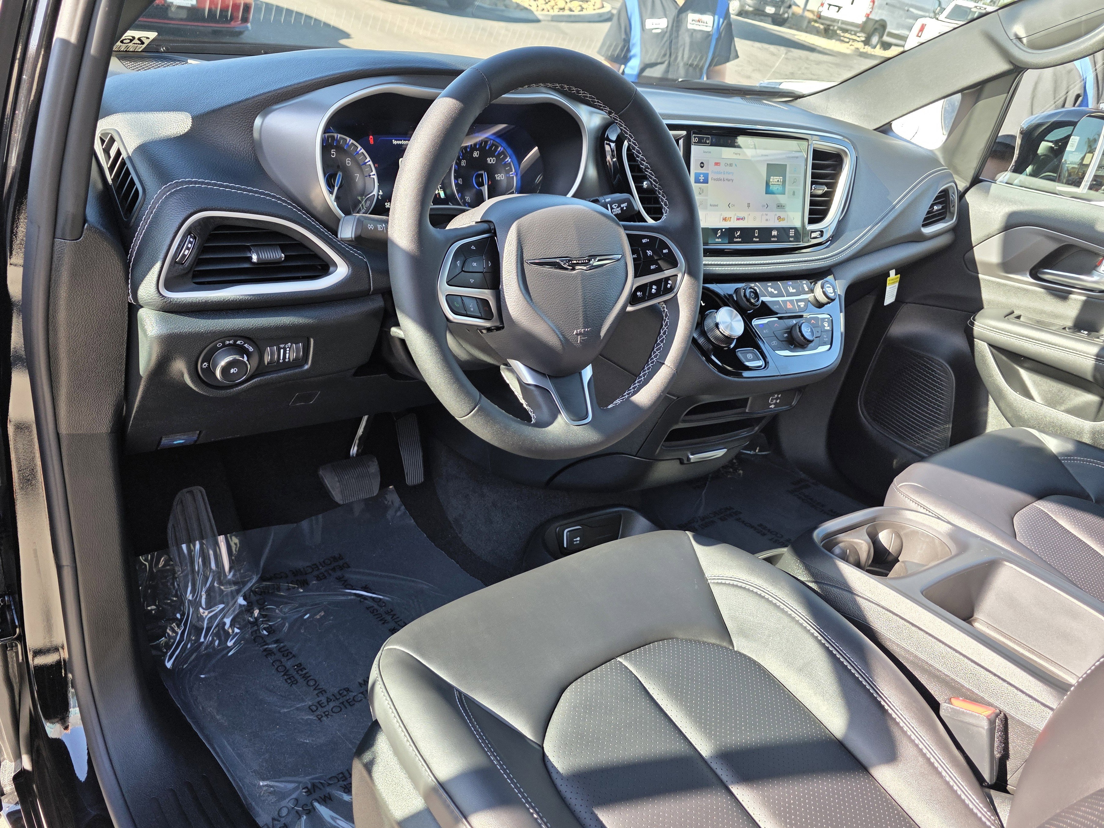 New 2026 Chrysler Pacifica Select FWD image 9