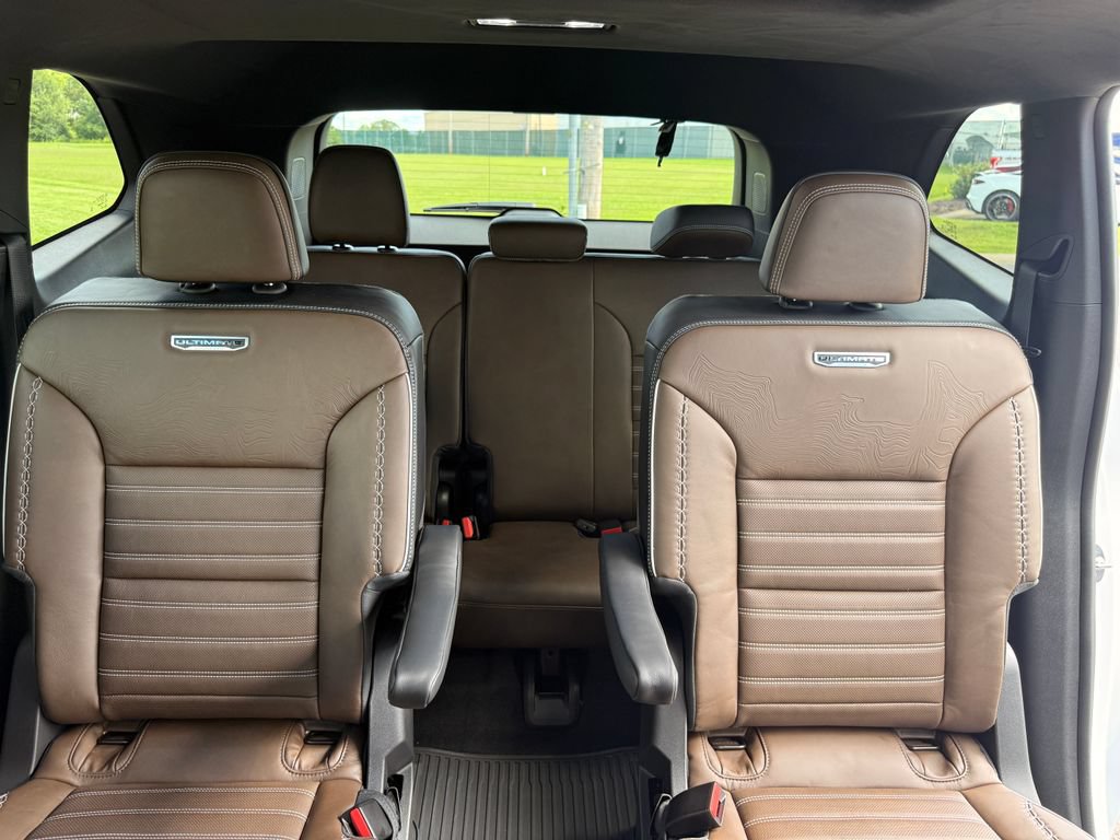 New 2026 GMC Acadia Denali Ultimate w/ LPO, Floor Liner Package FWD image 18