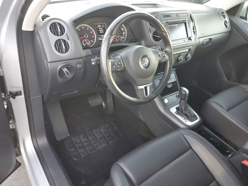 Used 2017 Volkswagen Tiguan S image 17