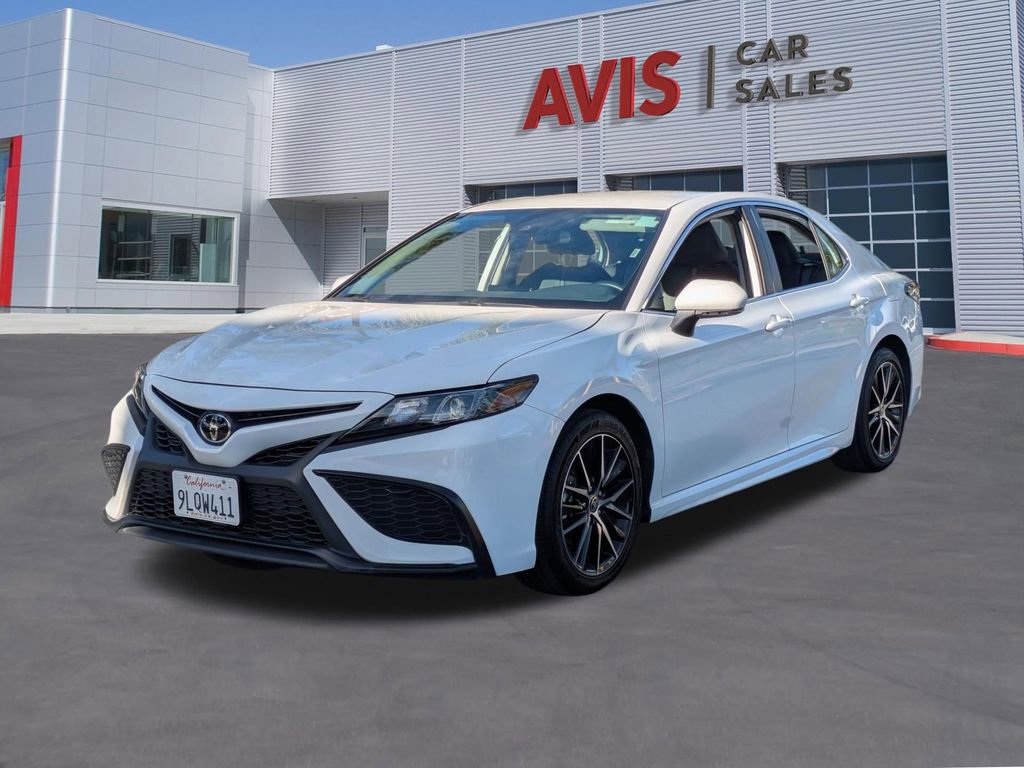 Used 2024 Toyota Camry SE image 1
