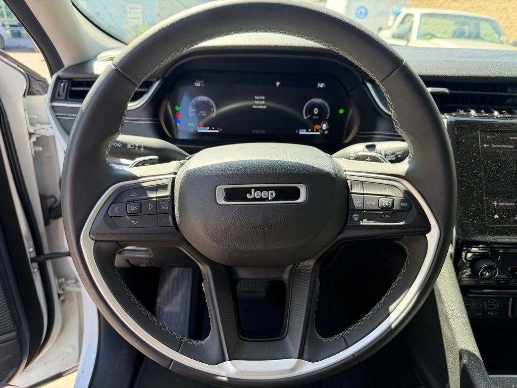 Used 2023 Jeep Grand Cherokee L Laredo image 21