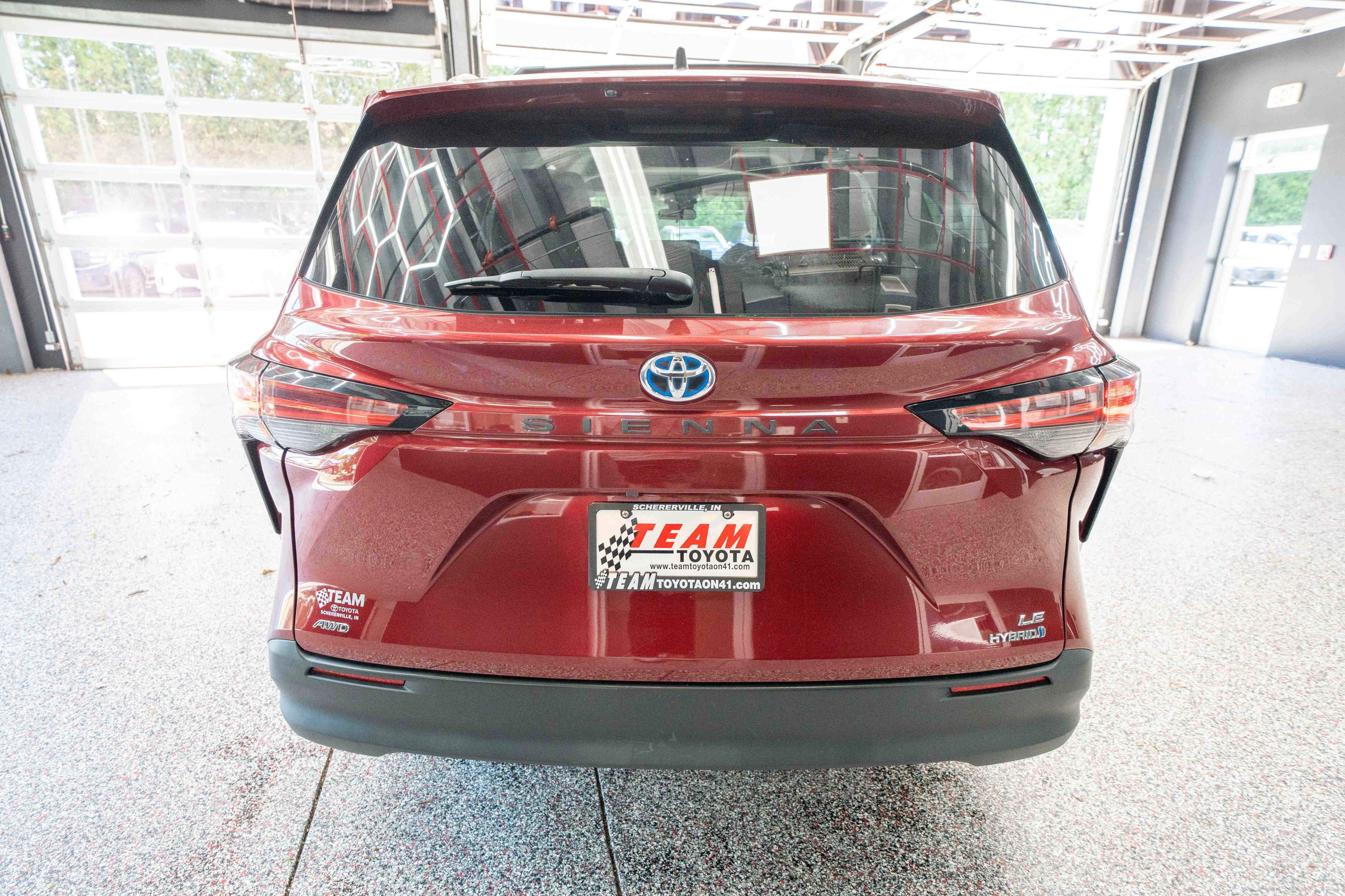 Used 2021 Toyota Sienna LE AWD/4WD image 3