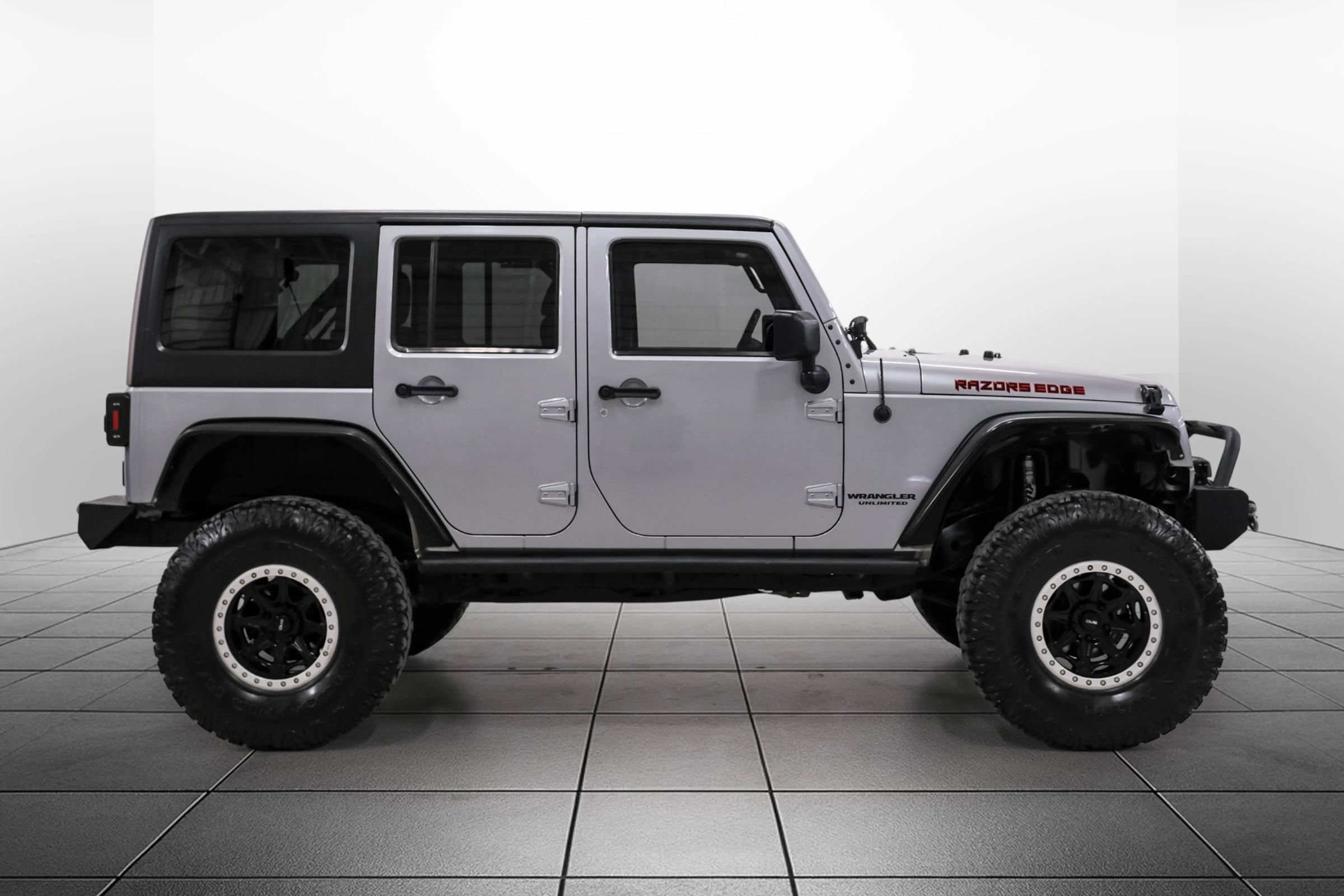 Used 2013 Jeep Wrangler Unlimited Sahara w/ Connectivity Group image 7