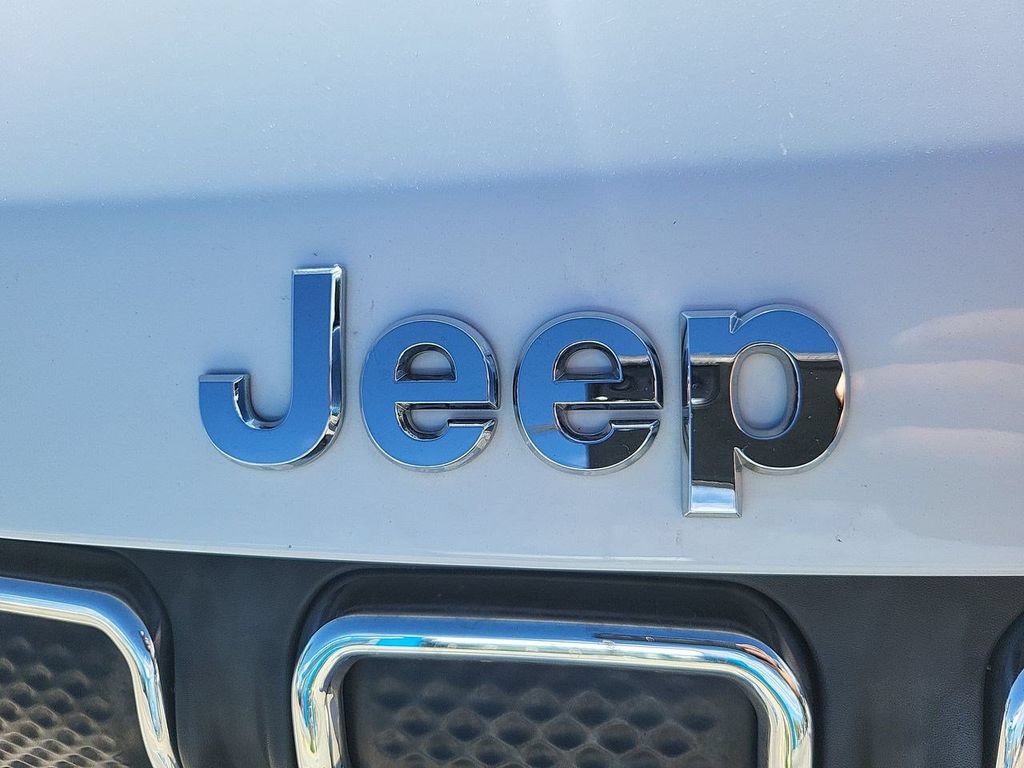 Used 2022 Jeep Compass Latitude FWD image 36