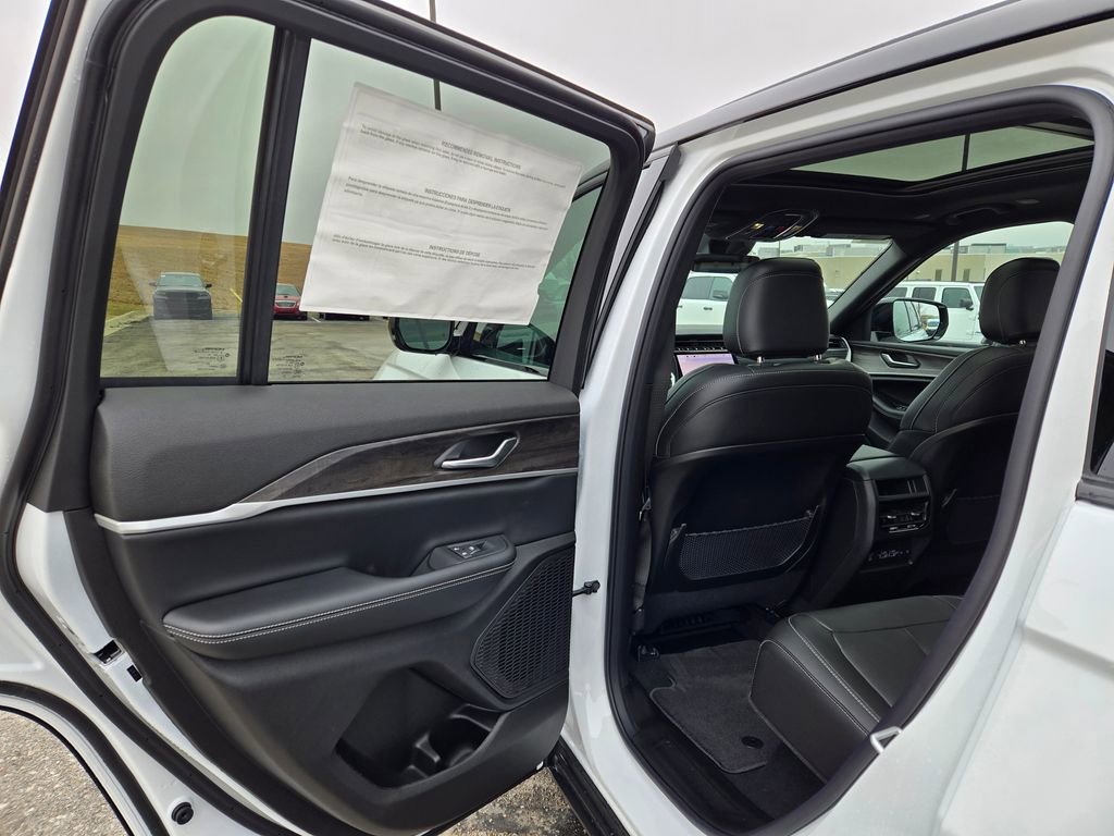 New 2025 Jeep Grand Cherokee Limited image 26