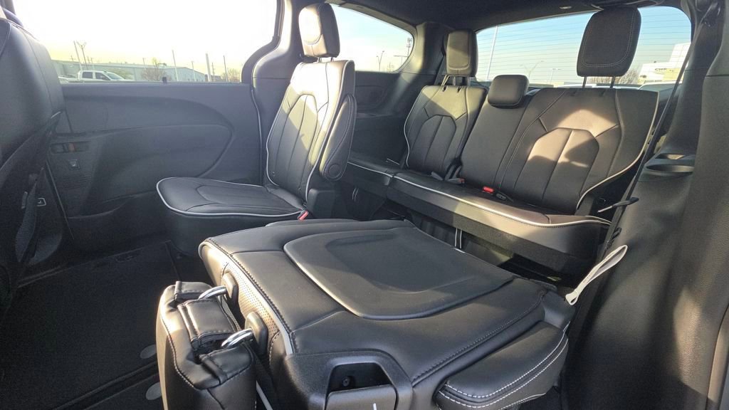 New 2026 Chrysler Pacifica Limited w/ S Appearance Package image 21
