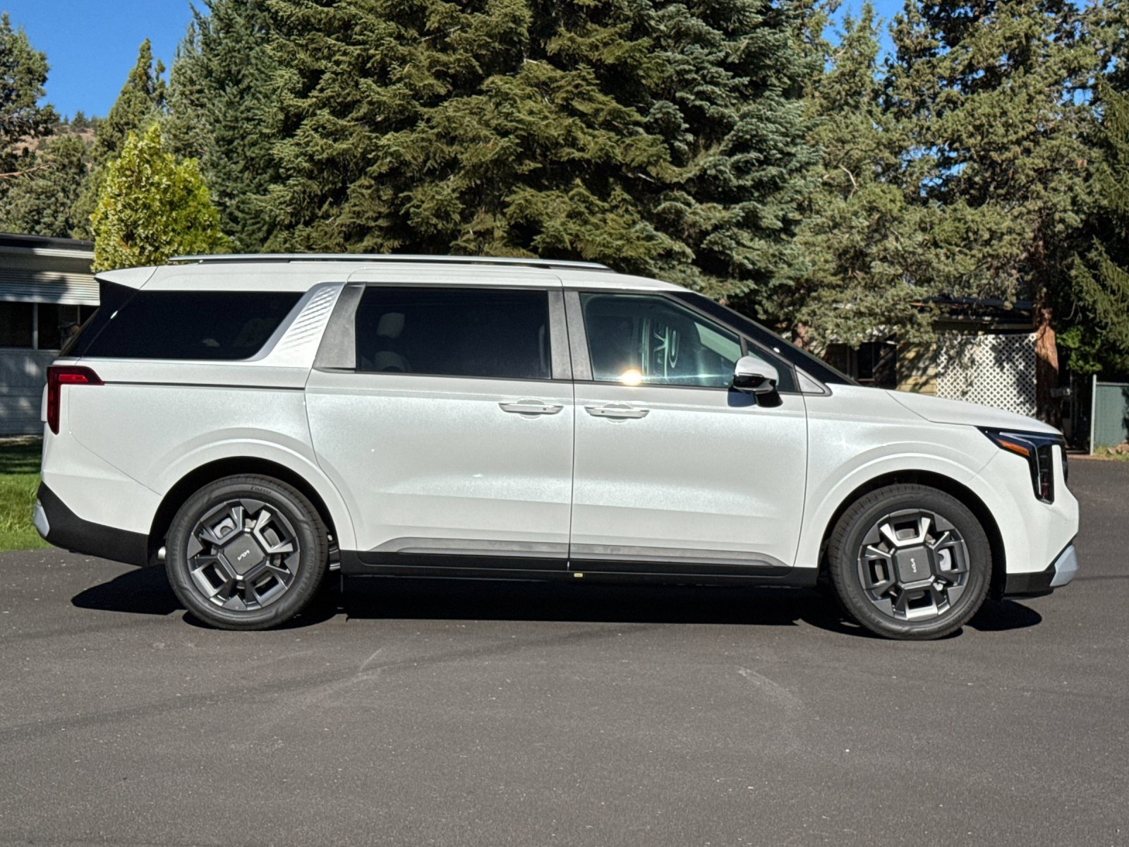 New 2026 Kia Carnival EX image 3