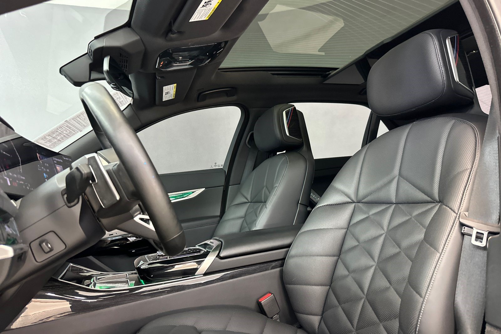 Certified 2023 BMW 740i RWD image 15