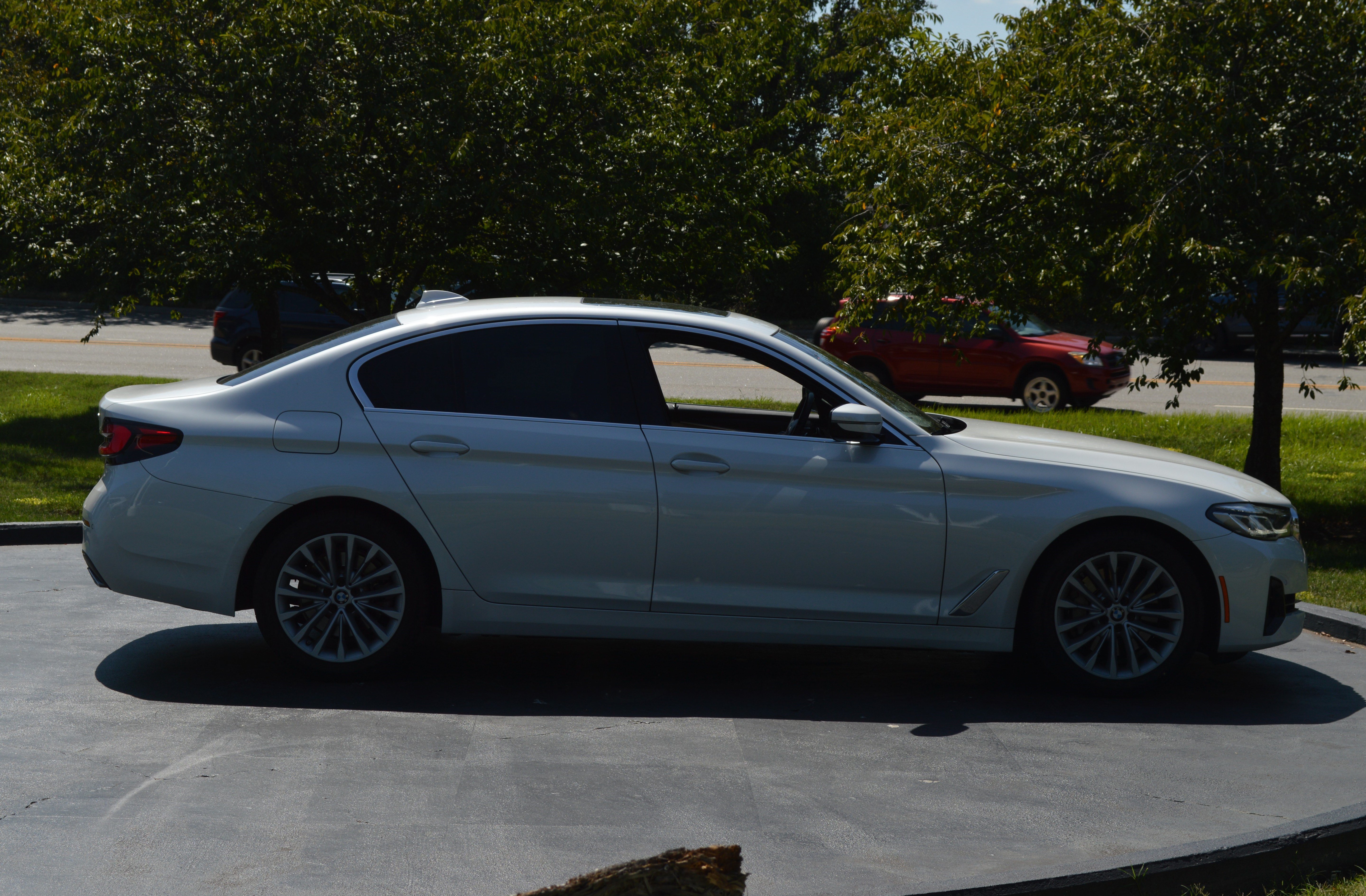 Used 2022 BMW 530i w/ Convenience Package RWD image 12