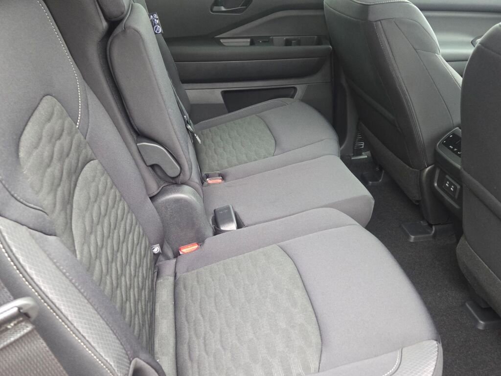 New 2026 Nissan Pathfinder SV w/ SV Premium Package image 9
