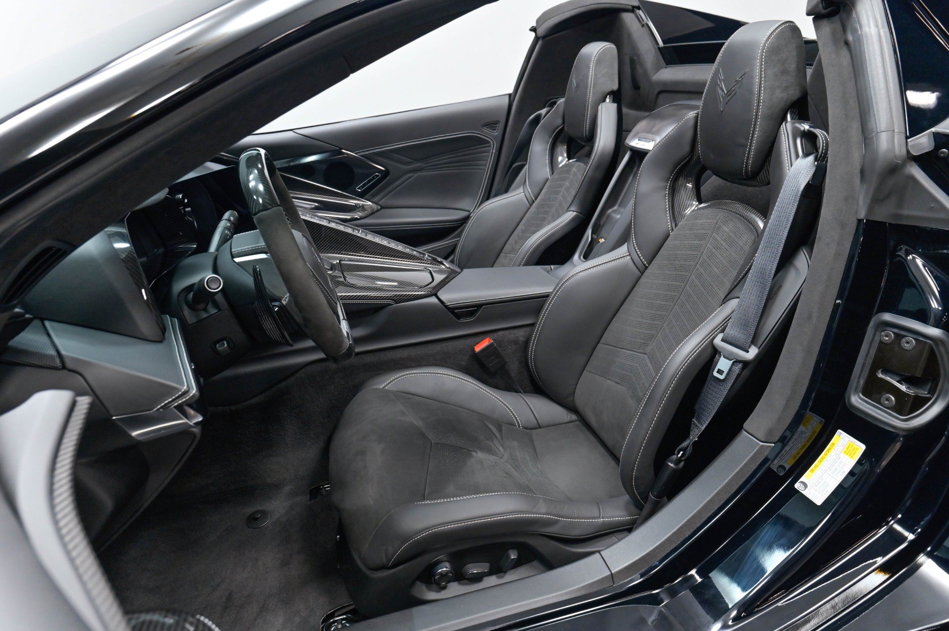 Used 2025 Chevrolet Corvette Z06 RWD image 9