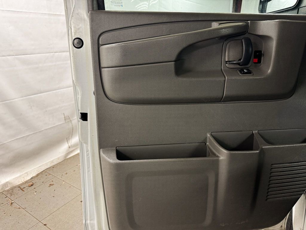 Used 2014 Chevrolet Express 3500 image 12