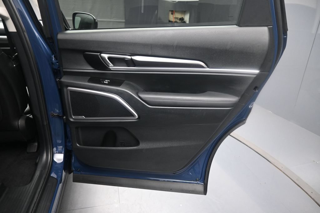 Used 2025 Kia Telluride S AWD/4WD image 30