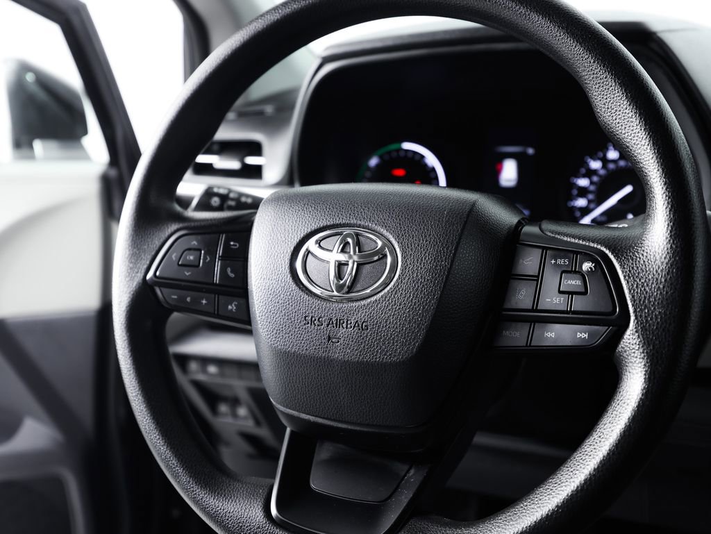 Used 2023 Toyota Sienna LE AWD/4WD image 20