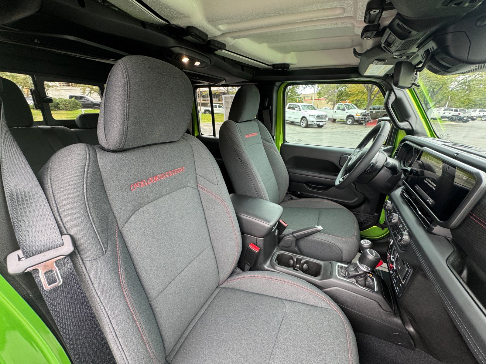 Used 2025 Jeep Gladiator Rubicon w/ Convenience Group AWD/4WD image 13