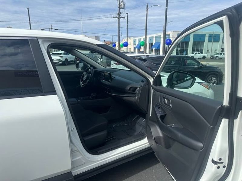 Used 2024 Nissan Rogue S AWD/4WD image 11