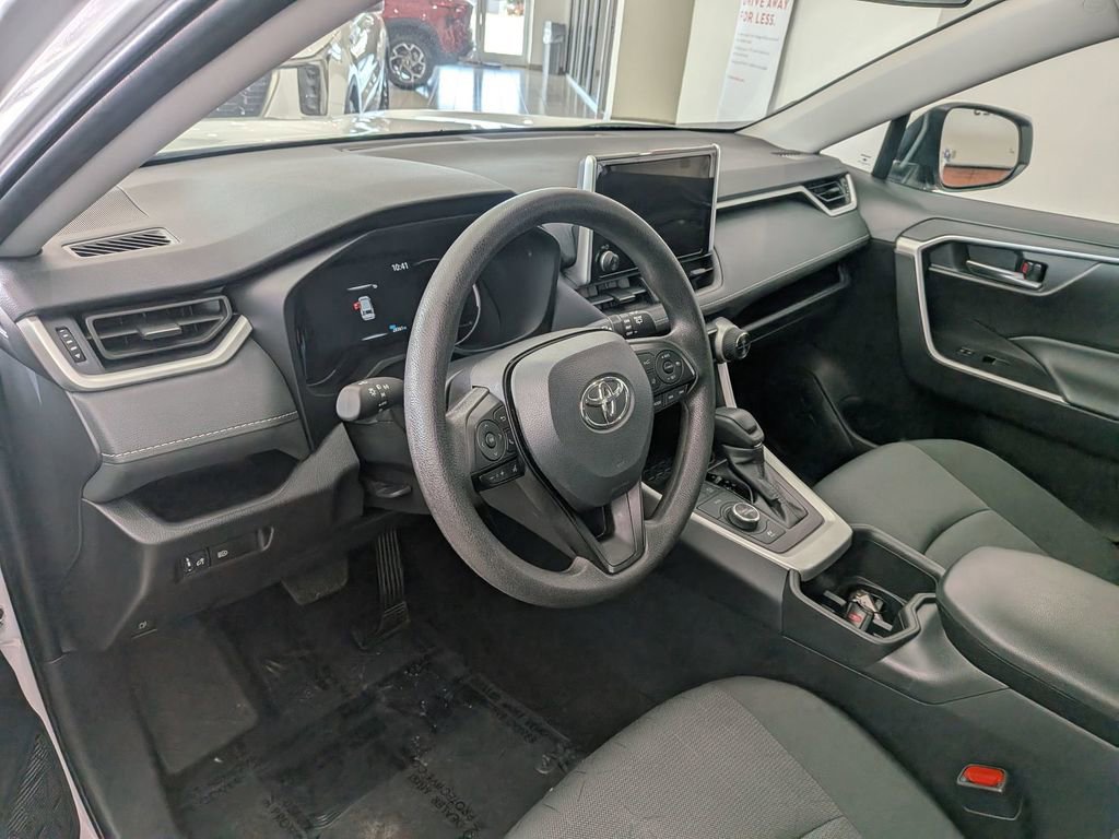 Used 2025 Toyota RAV4 XLE image 10