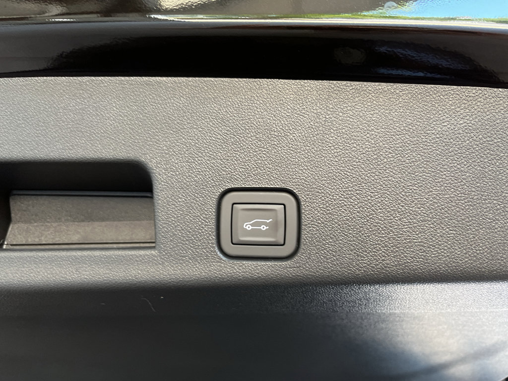 New 2026 Chevrolet Traverse High Country w/ LPO, Floor Liner Package FWD image 10