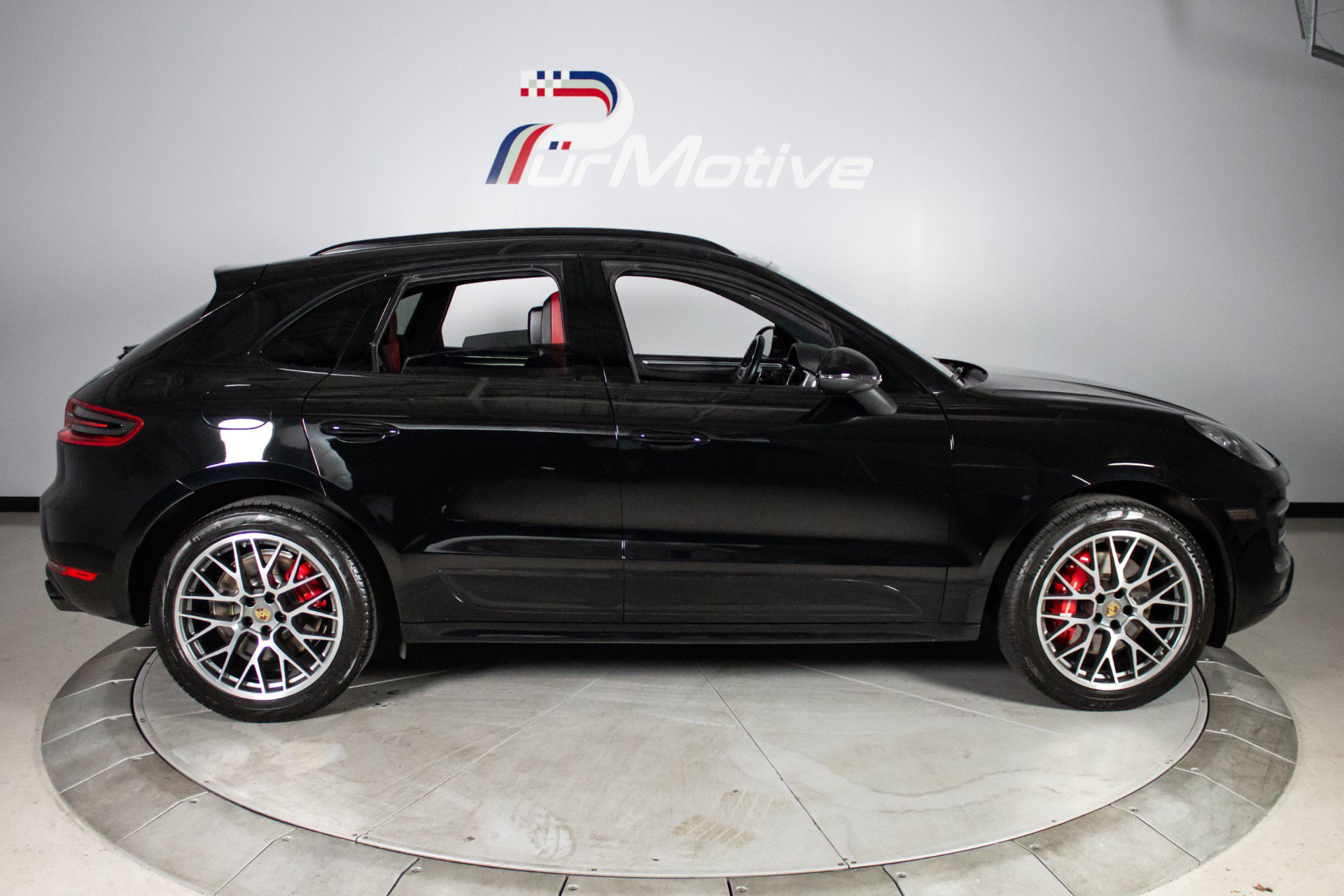 Used 2018 Porsche Macan Turbo AWD/4WD image 11
