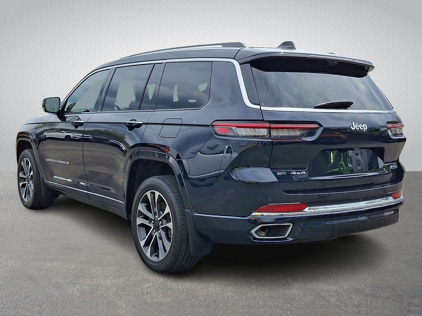 Certified 2023 Jeep Grand Cherokee L Overland w/ Advanced Protech Group III AWD/4WD image 4