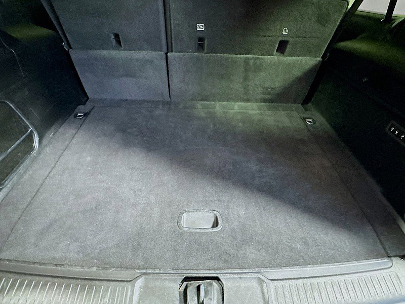 Used 2023 Jeep Wagoneer L Series III w/ Preferred Equipment Group image 27