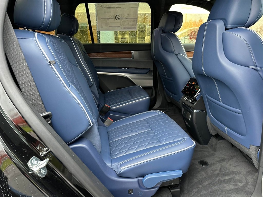 New 2026 Cadillac Vistiq Premium Luxury image 12