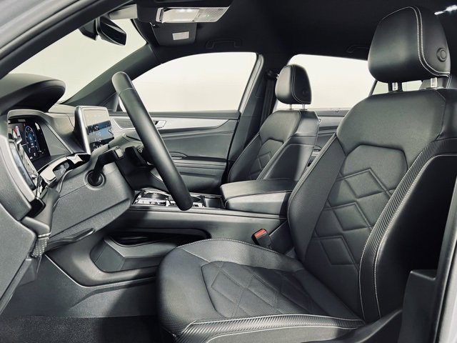 Used 2024 Volkswagen Atlas Cross Sport SE image 8