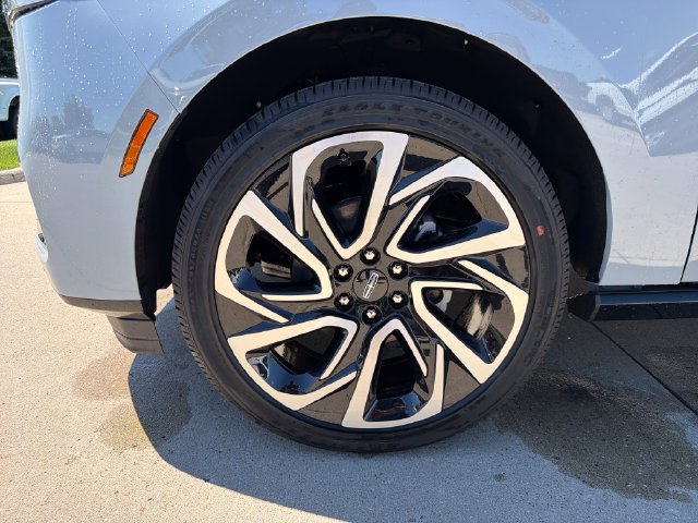 New 2026 Lincoln Navigator Reserve AWD/4WD image 13