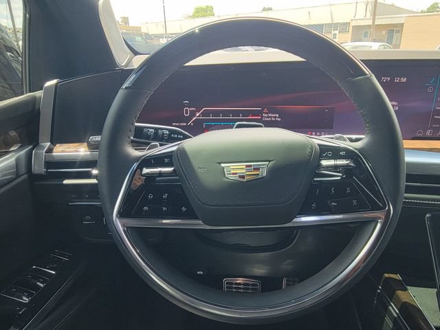 Certified 2025 Cadillac Escalade ESV Sport Platinum w/ LPO, Floor Liner Package AWD/4WD image 28