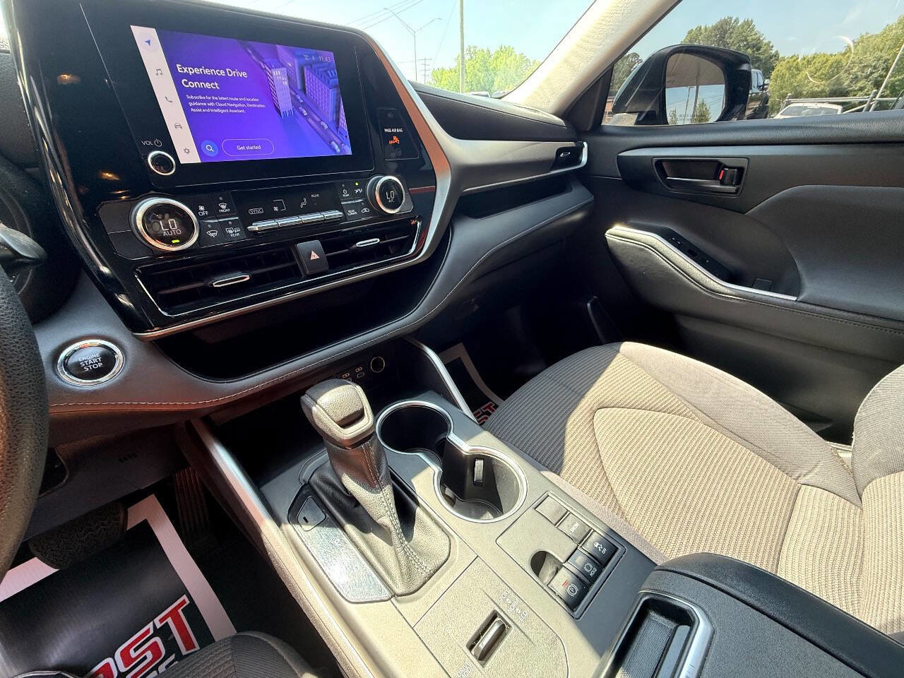 Used 2023 Toyota Highlander L FWD image 27