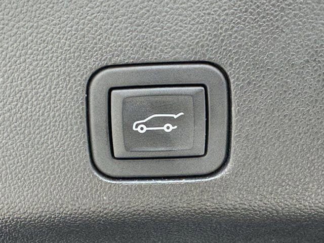 Used 2023 Chevrolet Tahoe Z71 w/ Luxury Package AWD/4WD image 36