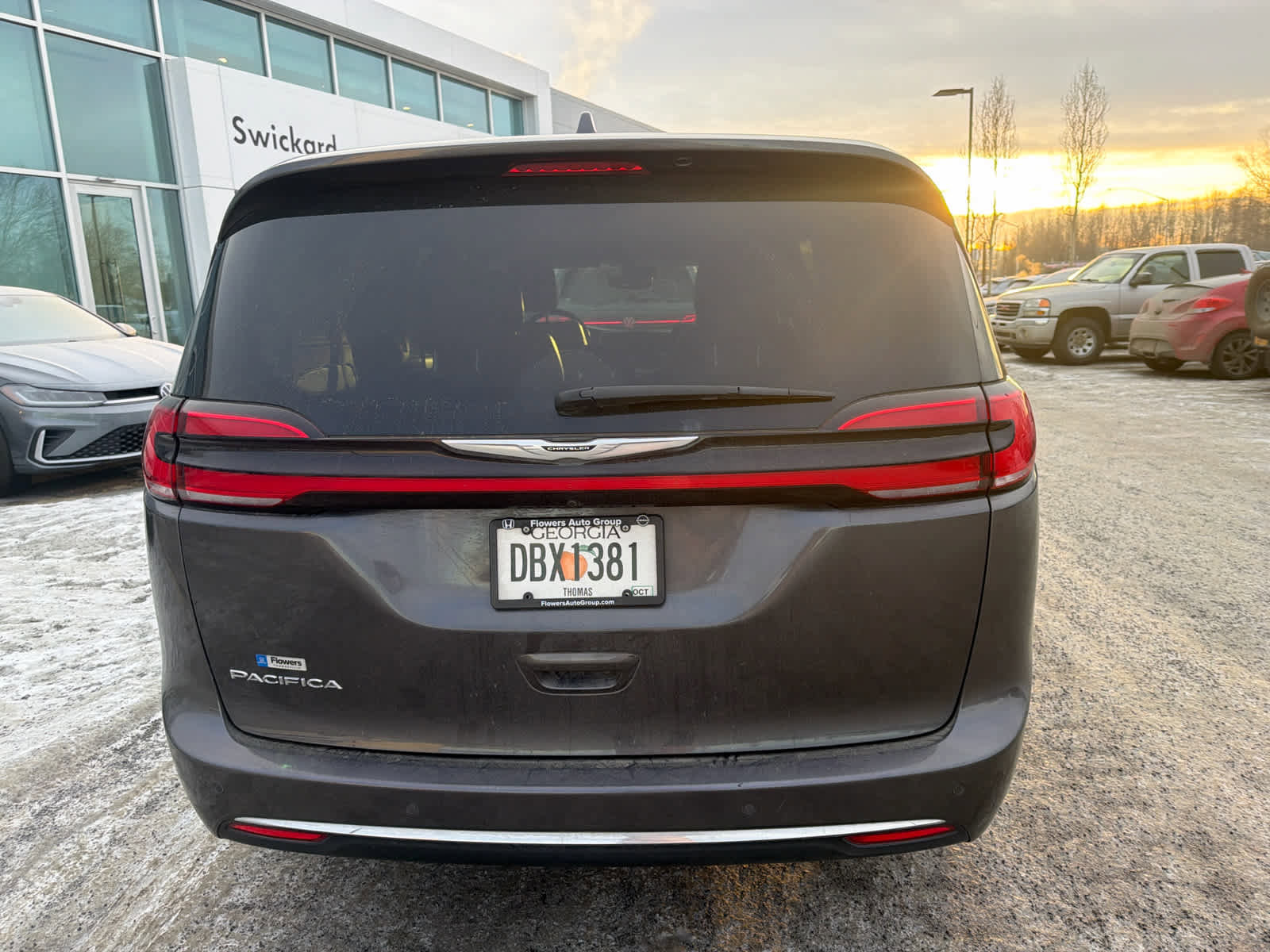 Used 2022 Chrysler Pacifica Touring-L image 3