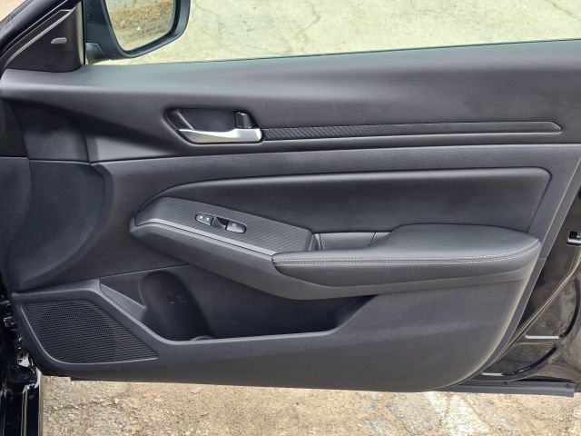 Used 2025 Nissan Altima 2.5 SV image 17