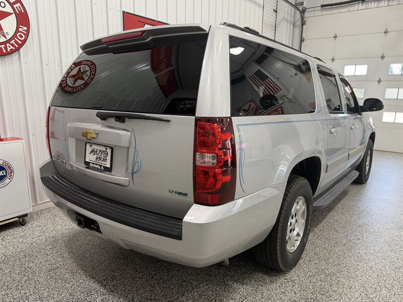 Used 2011 Chevrolet Suburban LS RWD image 22